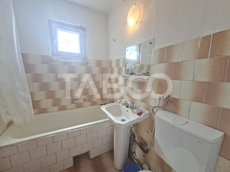 Apartament cu 2 camere semidecomandat, mobilat în Mihai Viteazul
