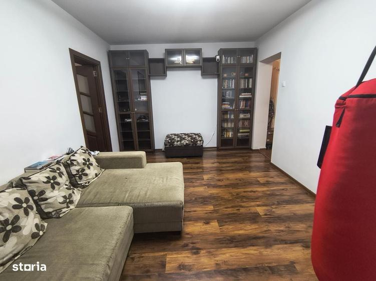Apartament cu 4 camere semidecomandat în Central