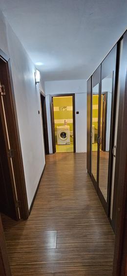 Apartament cu 3 camere decomandat în 1 Mai