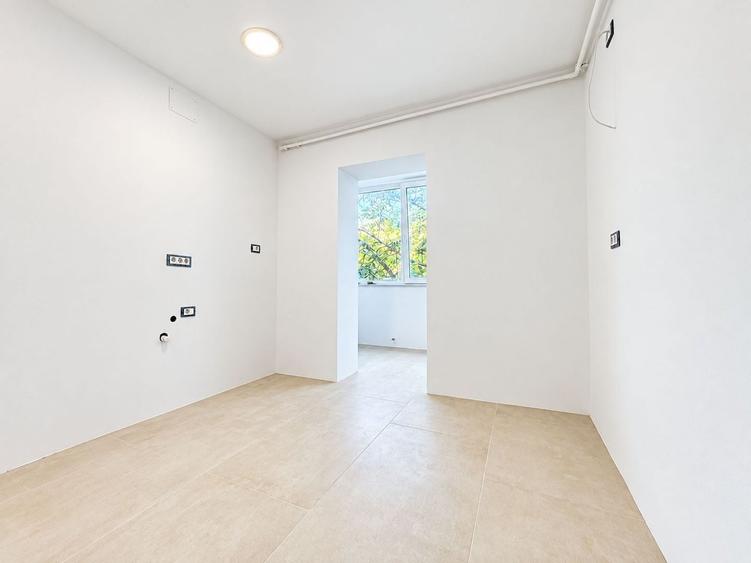 Apartament cu 3 camere decomandat în Lipovei