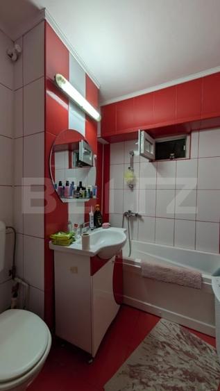 Apartament cu 3 camere decomandat, mobilat în Micro 11
