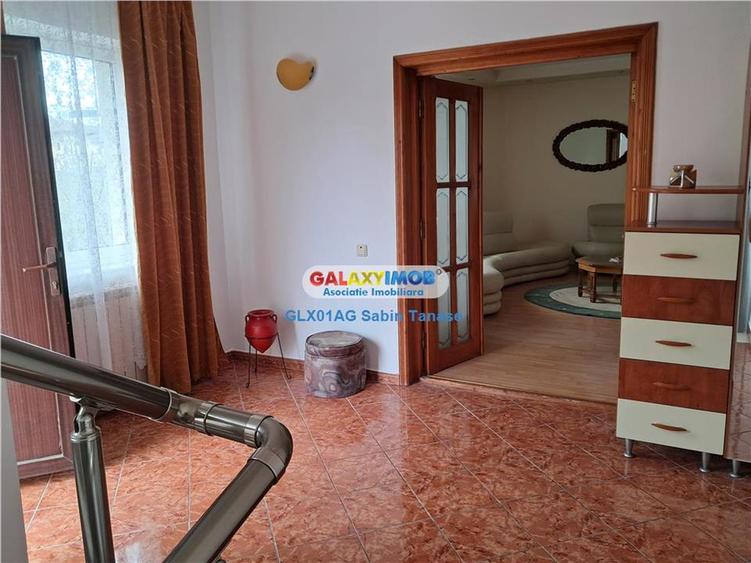 Casă cu 6 camere cu Garaj în Trivale