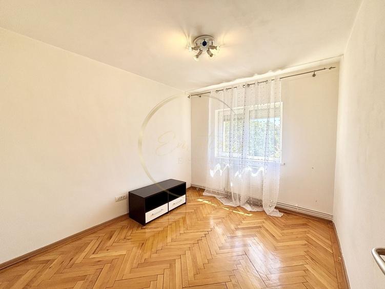 Apartament cu 3 camere decomandat, mobilat în Aradului