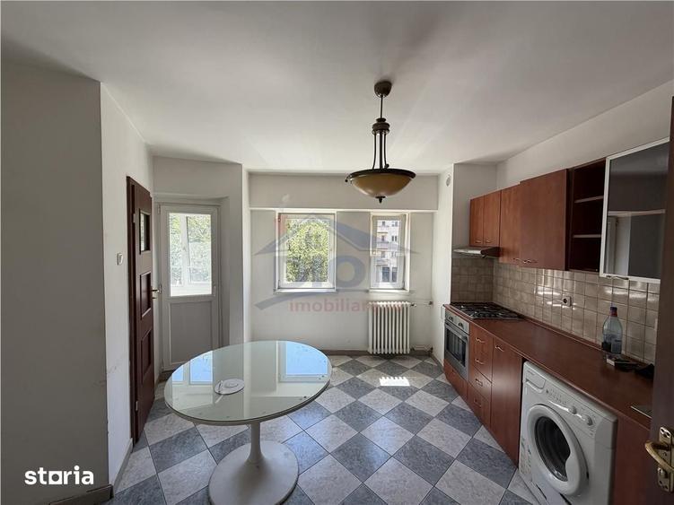 Apartament cu 4 camere în Unirii