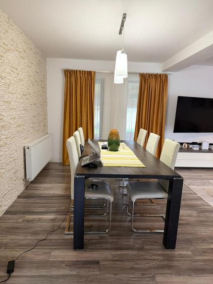 Duplex cu 3 camere cu Canalizare în Est