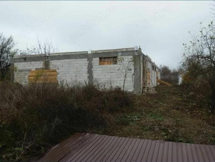 Spațiu industrial, de 500 mp, în Săndulița