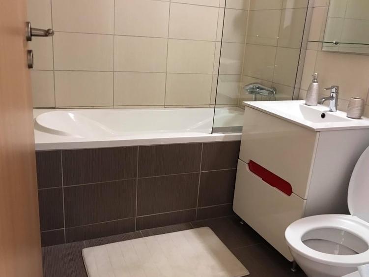 Apartament cu 3 camere decomandat, mobilat în Decebal