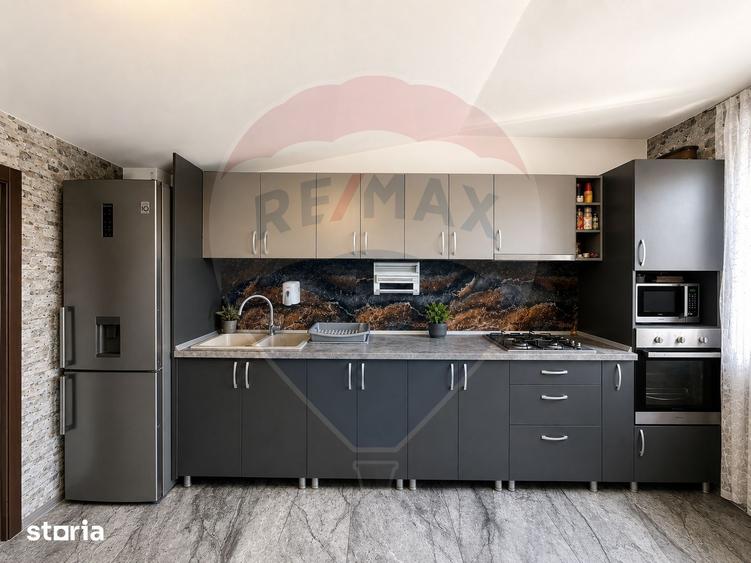 Casă cu 5 camere cu Teren 248 Mp în Corbu