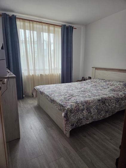 Vand apartament 2 camere central,Unirii,decomandat,etaj 1,renovat recent, langa scoala Alexandru Stefulescu . Pret 83000 negociabil, 0767716515. - 6