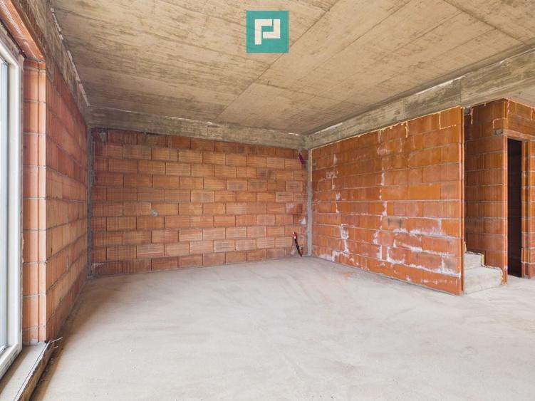 Duplex cu 4 camere cu Canalizare în Giarmata
