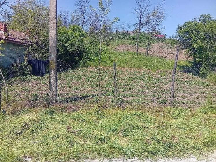 Teren de 860 mp, în Leu