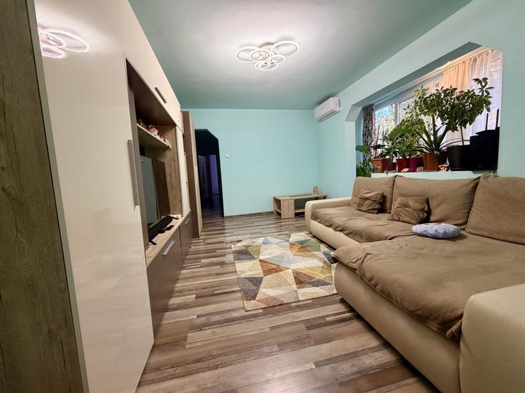 Apartament cu 3 camere semidecomandat, mobilat în Circumvalațiunii