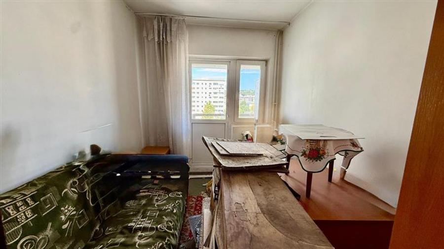 Apartament cu 4 camere decomandat în Dacia