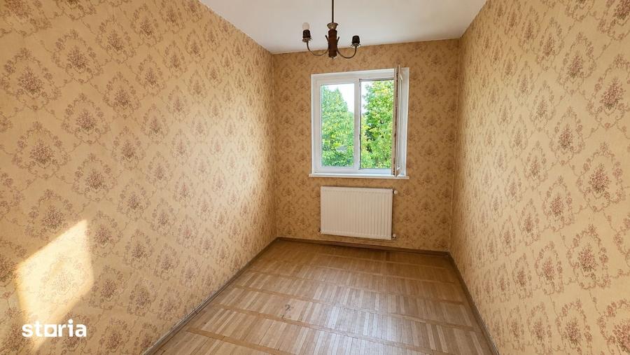 Apartament cu 3 camere semidecomandat în Km 4