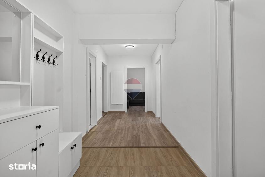 Apartament cu 4 camere în Polivalentă