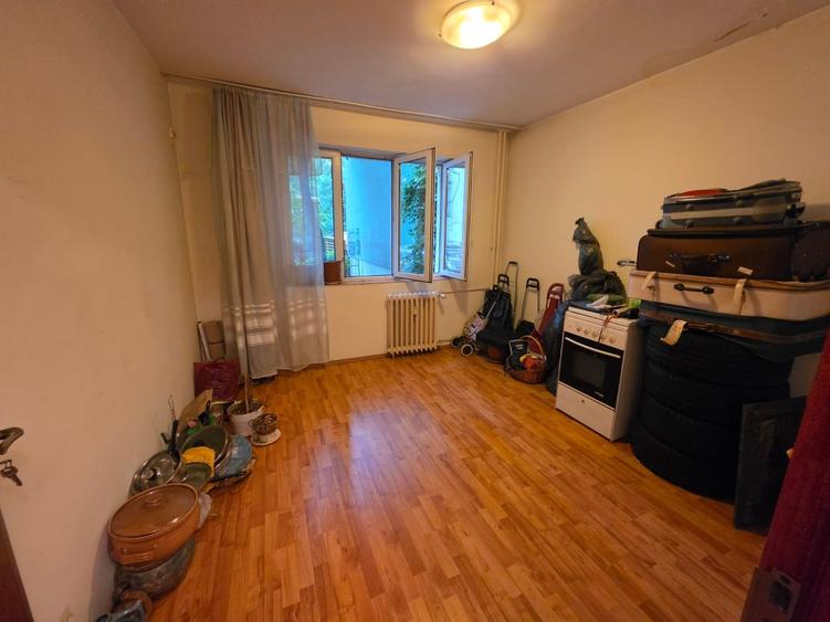 Apartament cu 3 camere decomandat în Dristor