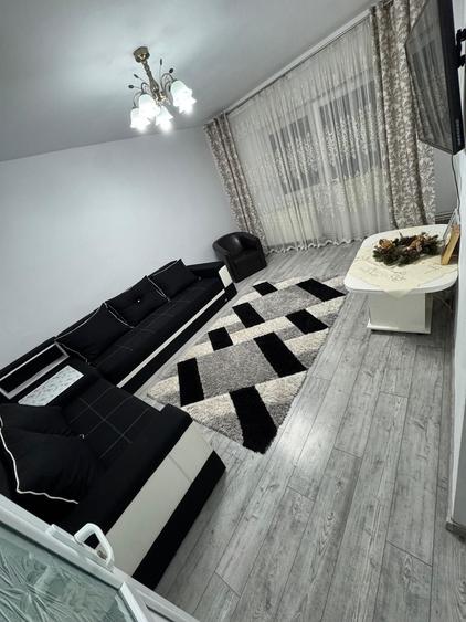 Apartament cu 4 camere decomandat în Central