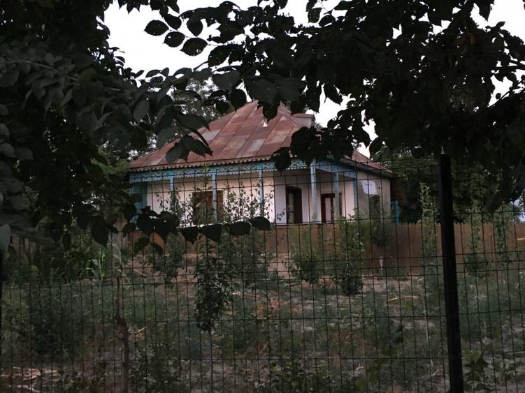Casă cu 3 camere în Mărașu