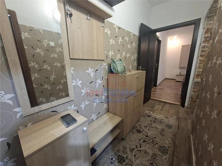 Apartament cu 2 camere semidecomandat în Filiași