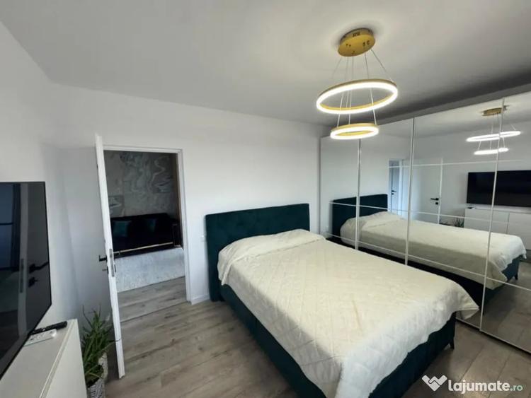 Apartament cu 3 camere semidecomandat în Dâmbul Rotund