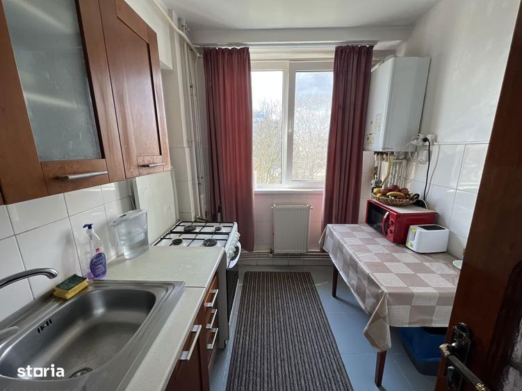 Apartament cu 3 camere semidecomandat în Țiglina 1