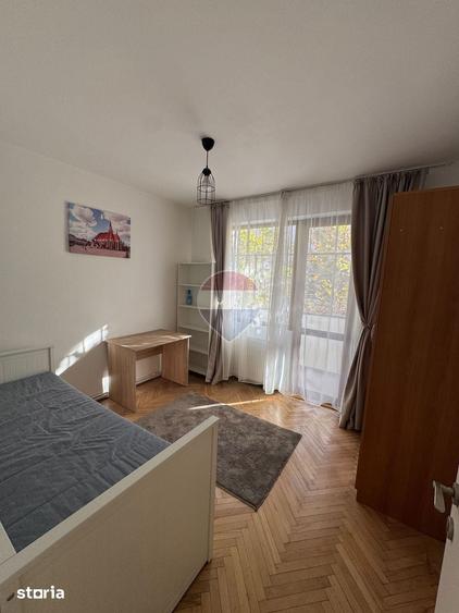 Apartament cu 3 camere decomandat în Gruia