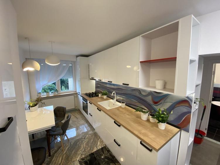 Apartament cu 3 camere decomandat, mobilat în Medicină