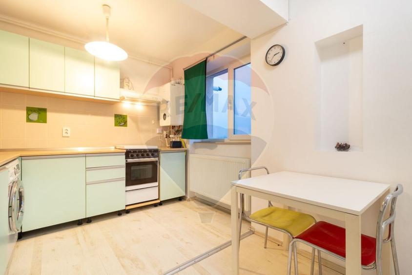 Apartament cu 2 camere semidecomandat, mobilat în Văcăresti