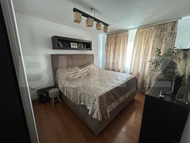 Apartament cu 3 camere decomandat în Micro 5
