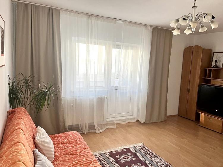 Apartament cu 2 camere decomandat, mobilat în Tei