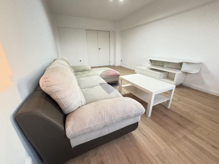 Apartament cu 2 camere decomandat, mobilat în P-ța Alba Iulia