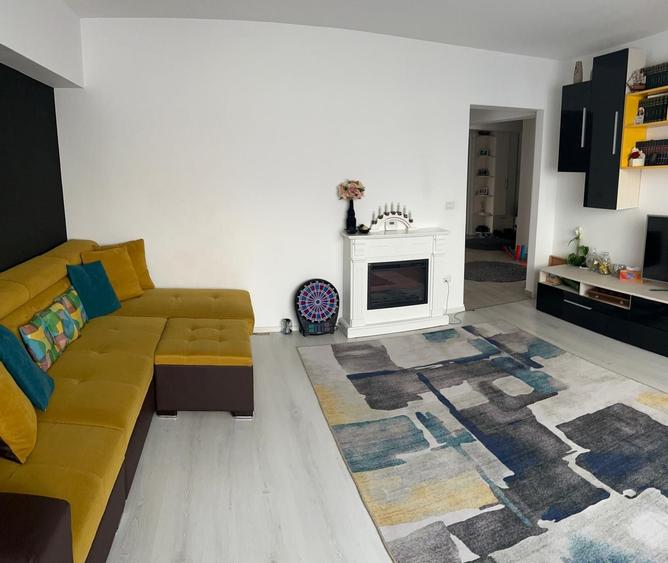 Apartament cu 4 camere decomandat în Exterior Vest