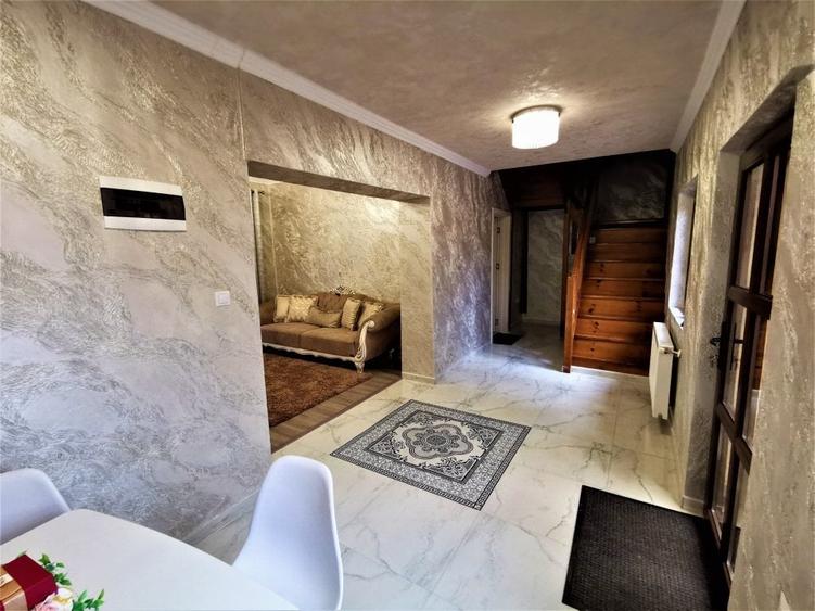 Casă individuală cu 4 camere cu Canalizare în Ultracentral