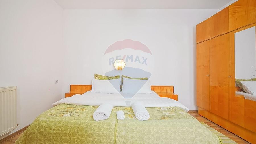 Casă individuală cu 11 camere cu Teren 789 Mp în Florilor