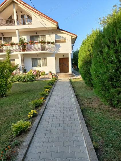 Casă cu 6 camere în Motru