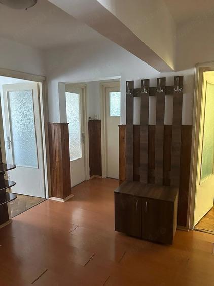 Apartament cu 3 camere decomandat, mobilat în Sud