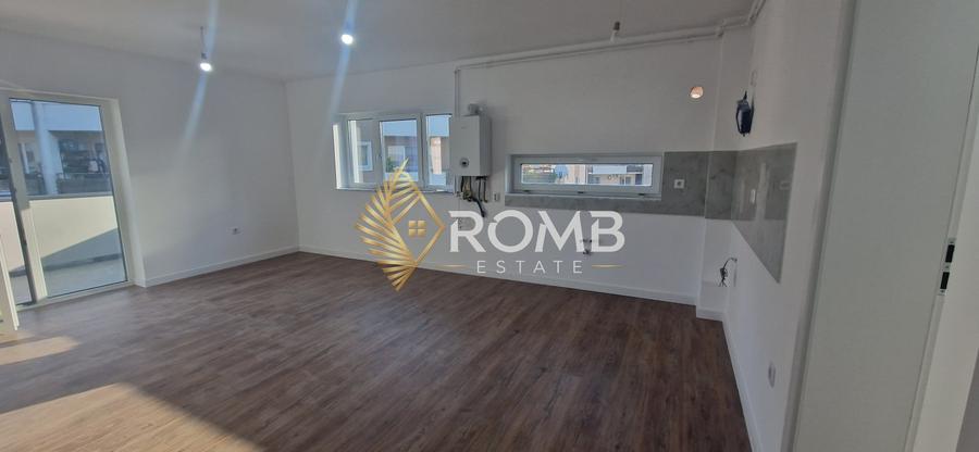 Apartament cu 3 camere decomandat în Florești
