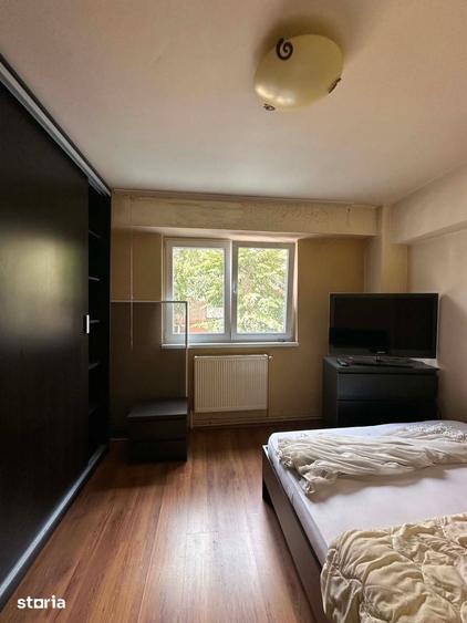 Apartament cu 3 camere semidecomandat în Micro 15