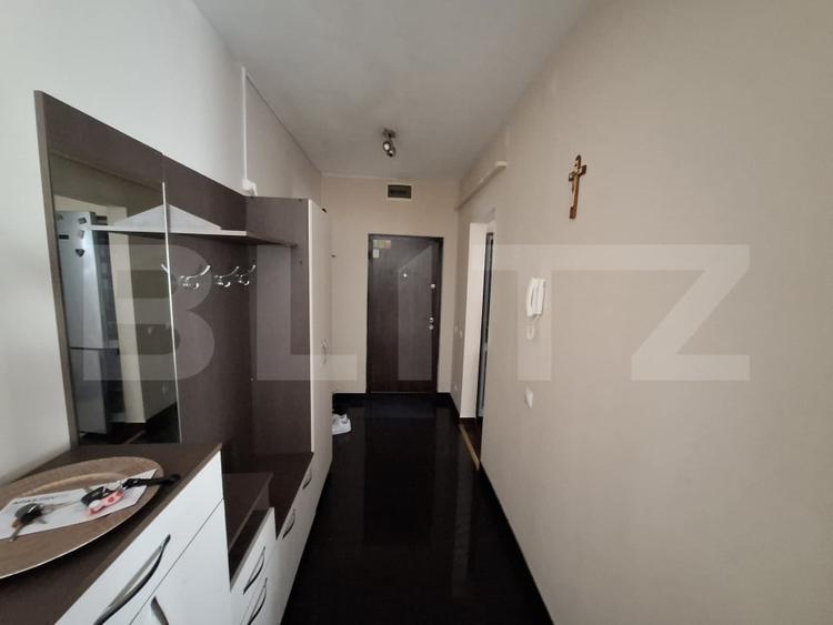 Apartament cu 3 camere semidecomandat, mobilat în Micro 16