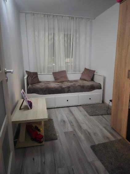 Apartament cu 3 camere decomandat, mobilat în Noua