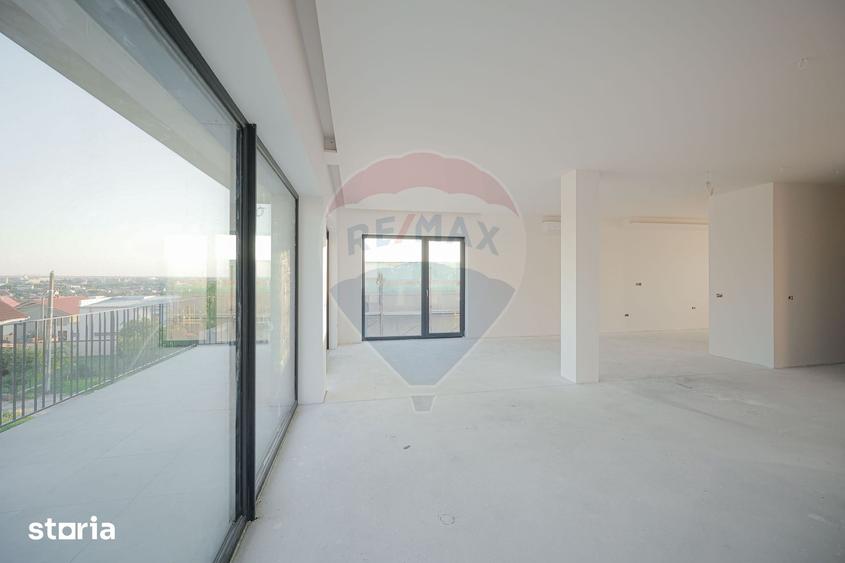 Casă cu 4 camere cu Teren 575 Mp în Iorga