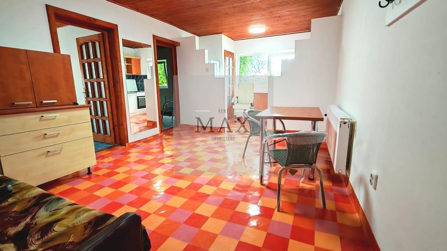 Apartament cu 3 camere semidecomandat, mobilat în Bulgaria