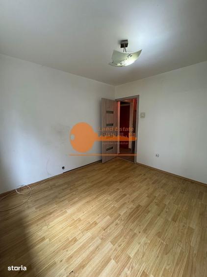Apartament cu 3 camere în Crângași