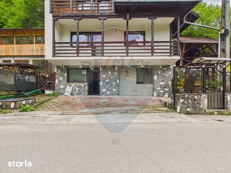 Casă cu 9 camere cu Teren 341 Mp în Dâmbovicioara