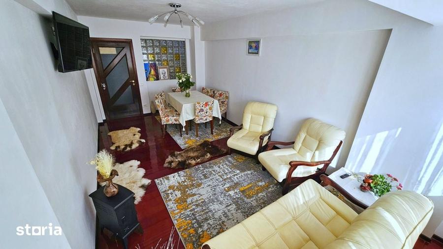 Casă cu 5 camere cu Teren 100 Mp în Central