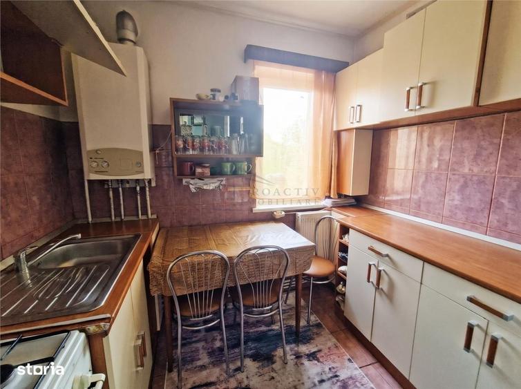 Apartament cu 3 camere semidecomandat în Central