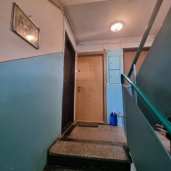 Apartament cu 3 camere semidecomandat în Florilor