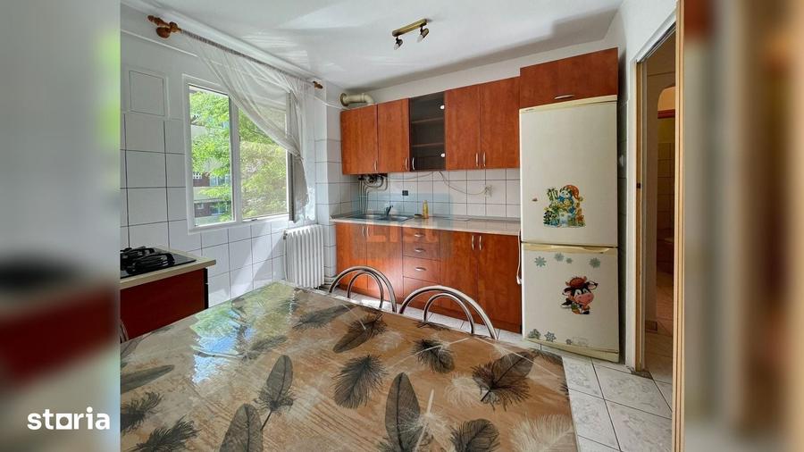 Apartament cu 3 camere semidecomandat în Micro III