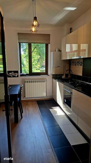 Apartament cu 3 camere decomandat în Central