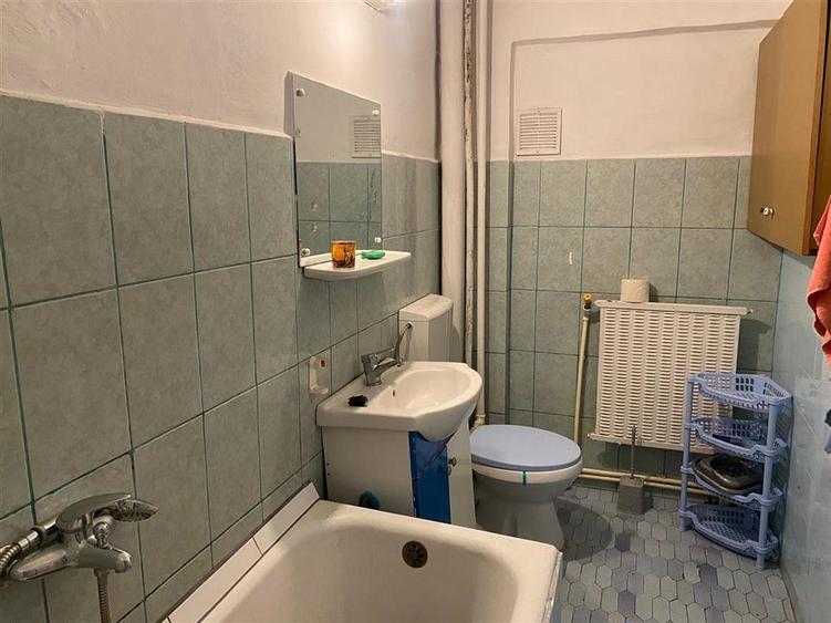 Apartament cu 2 camere decomandat în Podul de Fier